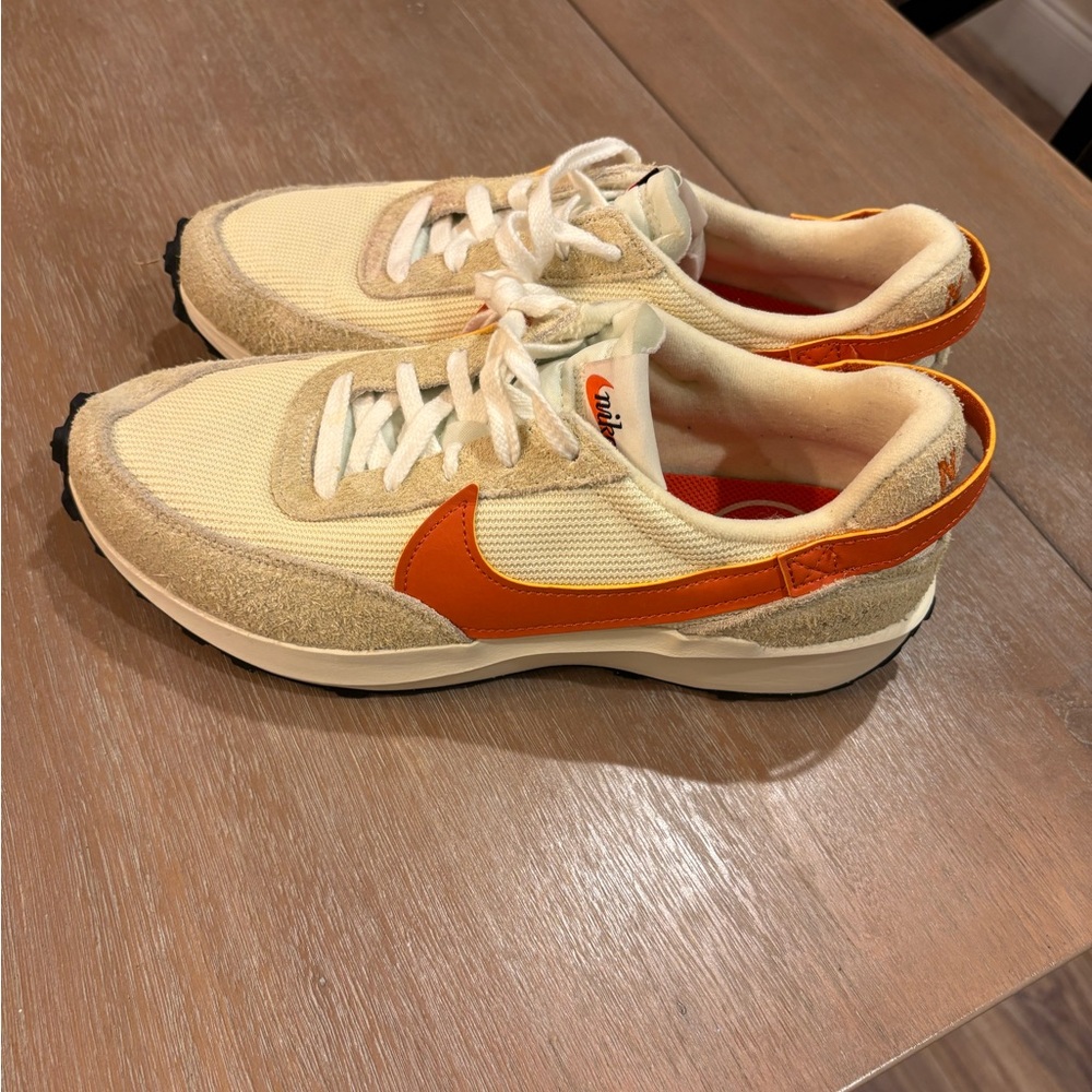 Nike women sneakers 9.5